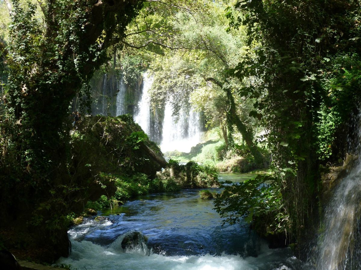 Cascade et lac