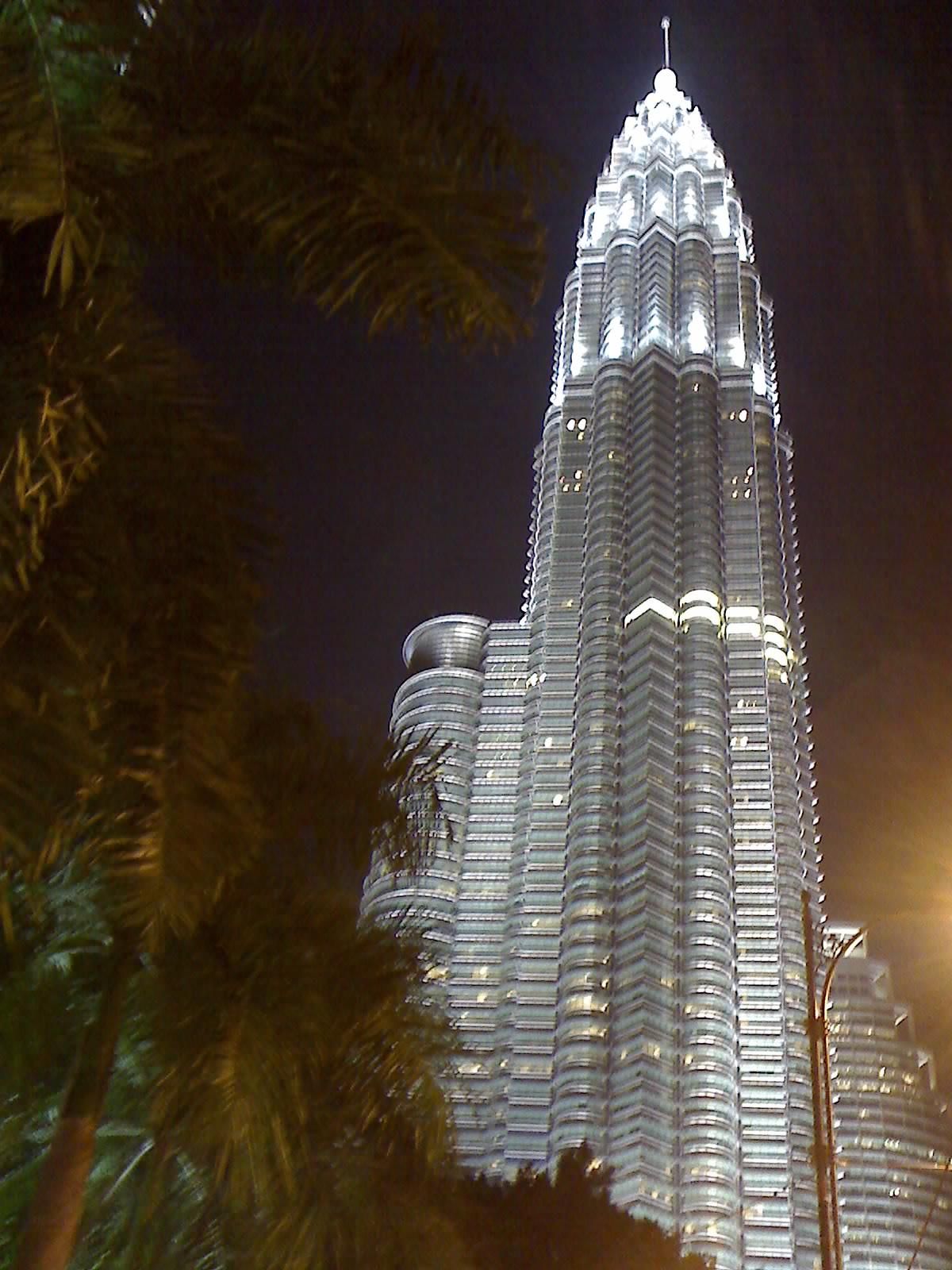 MALAYSIA - Petrona Towers by night