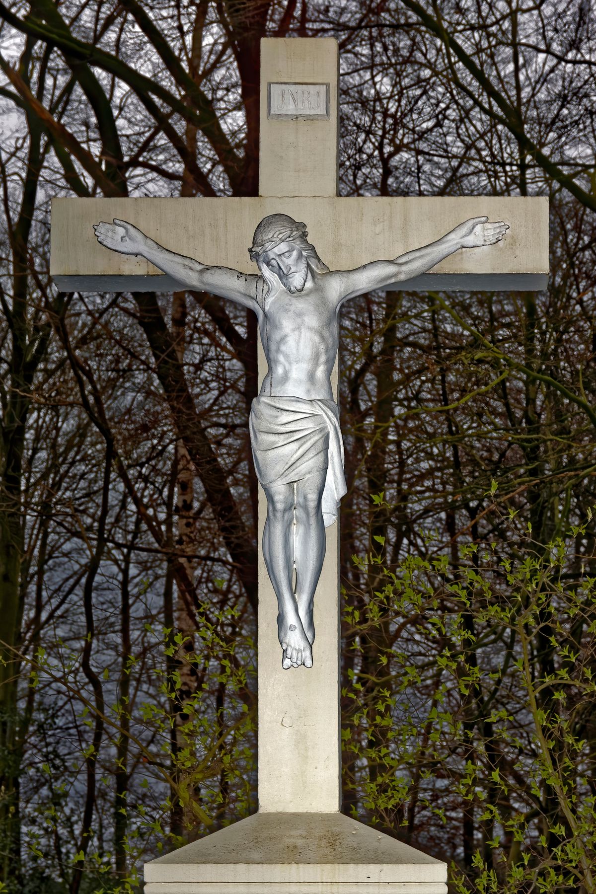 Huilmanns Kreutz in Schapen, mit den Leitgedanken: "Nimm dein Kreuz und folge mir". Das Kreuz ist das Sinnbild für das Opfer Jesu Christi, nach dem christlichen Glauben, dass Jesus von Nazaret, zur Erlösung der Menschheit gebracht hatte.