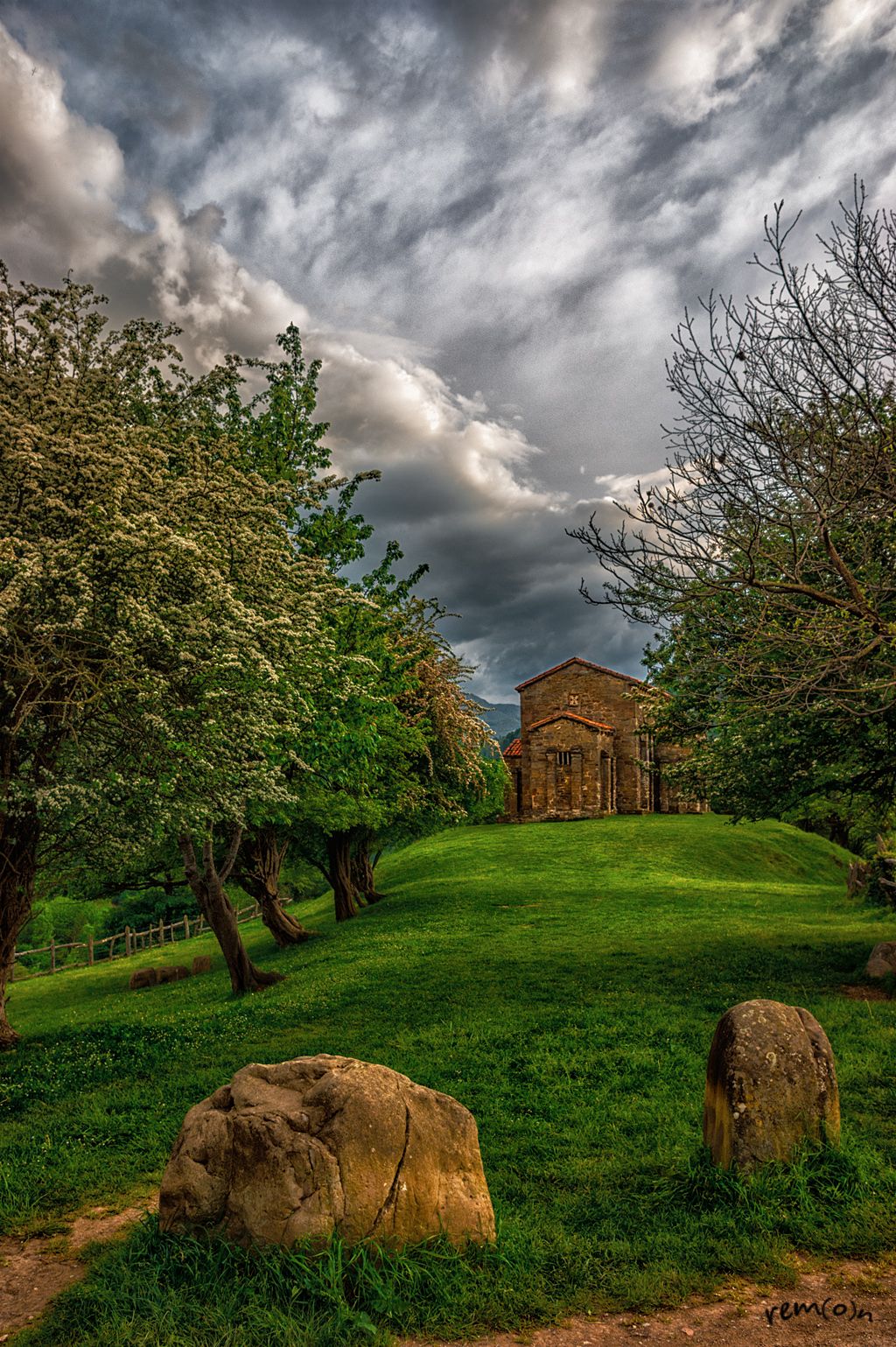 Santa Cristina de Lena es una iglesia prerrománica asturiana, construida a mediados del siglo IX y situada en el concejo de Lena, en el Principado de Asturias.España